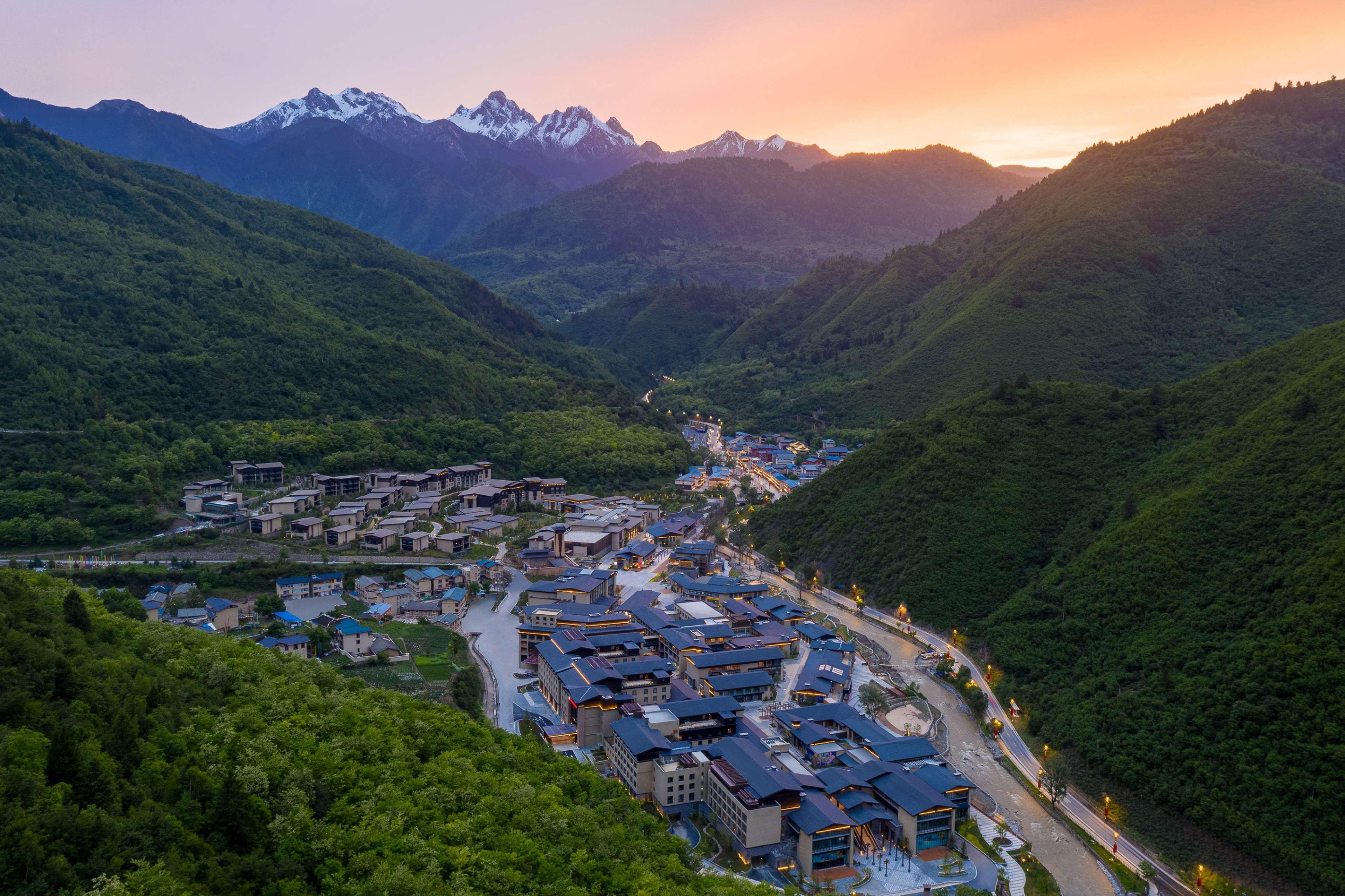 ฮิลตัน จิ้วจ่ายโกว รีสอร์ต Hotel Zhangzha Town ภายนอก รูปภาพ